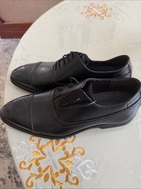Men's Black Leather Cap-Toe Oxford Dress Shoes